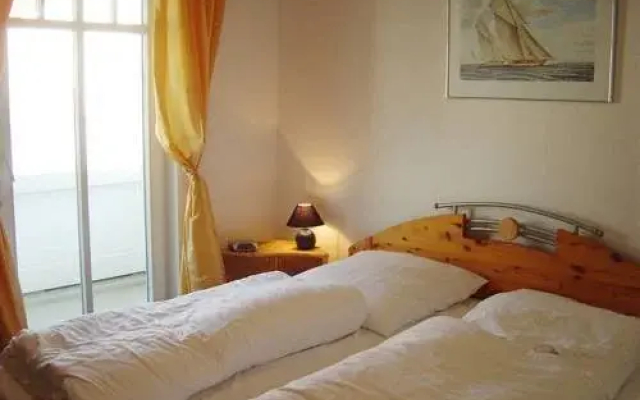 Deutsches Haus Ferienvilla - Hotel in Ostseebad Binz - Photo 3
