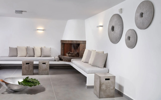 Akrotiri Private Residence