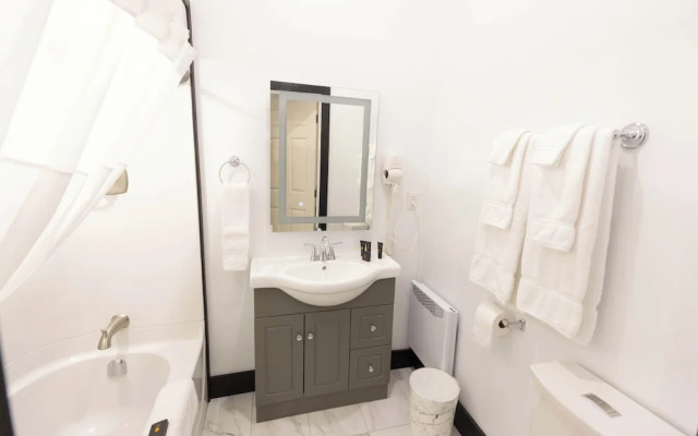 Motel 7 Inn & Suites