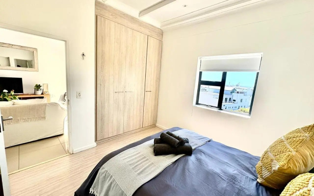 Big Bay Stunning Upmarket Apartment