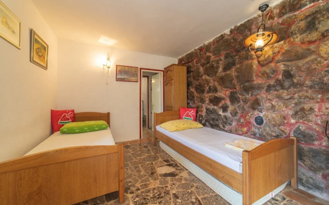 Perfect Beachfront Getaway Ideal for Families