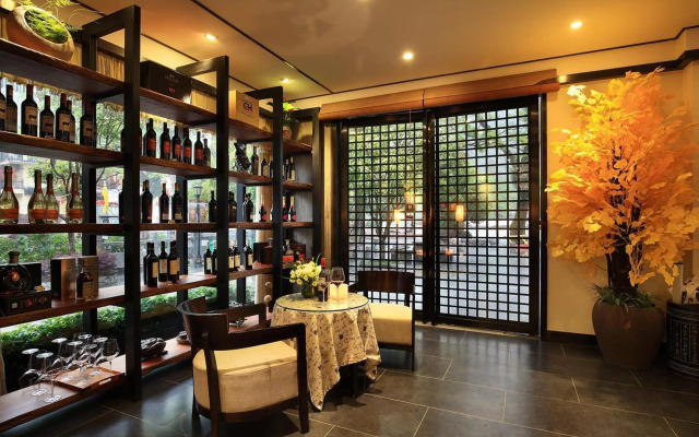Peach Blossom Resort Hotel