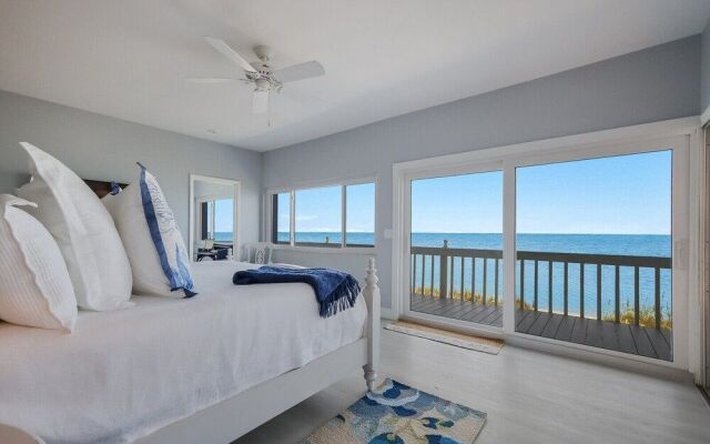 Flamingo Bay 4 Bedroom Home by RedAwning