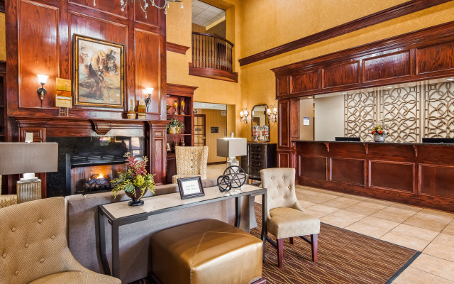 Best Western Plus Crown Colony Inn & Suites