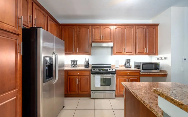 Casa Lucia Lakeview 3 Bedroom Condo by RedAwning