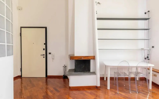 Modern Apartment with Mezzanine