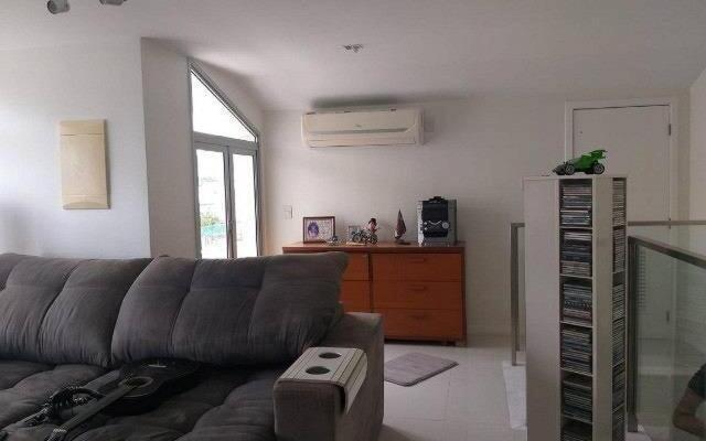 Casa com 4 quartos e piscina