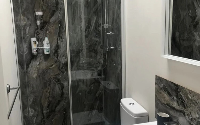 Modern 1 Bed 1 Bath in Central Dublin Location