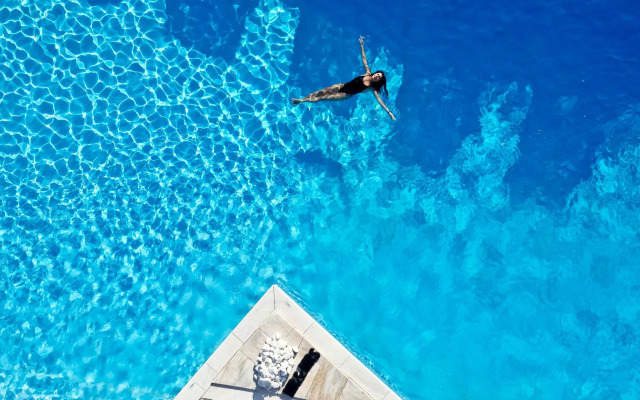 Mr & Mrs White Tinos