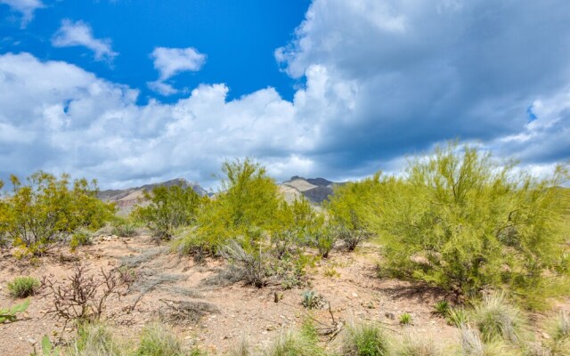 Tucson Townhome w/ Mountain View, Pool Access!
