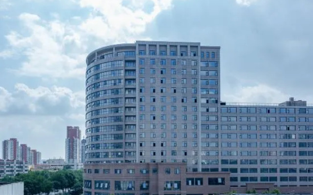 Grace Inn (Jinan Jingqi Weishi'er Harmony Square Provincial Hospital)