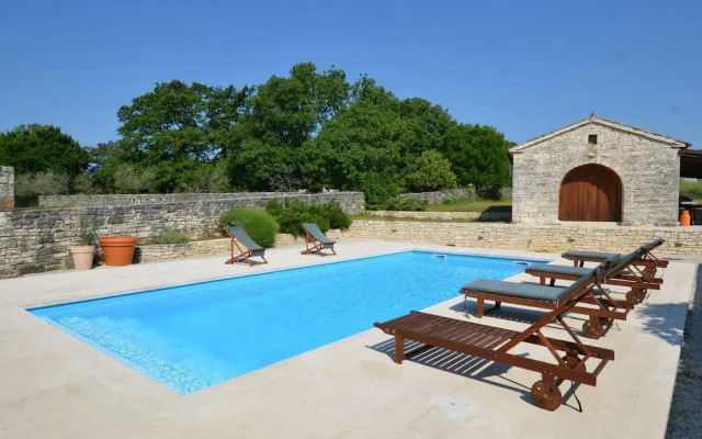 Majestic Rustical Kanfanar Villa With Pool