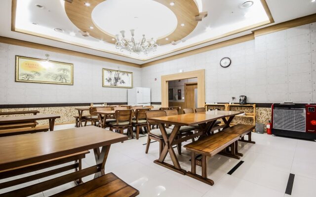 Tongyeong Business Hotel