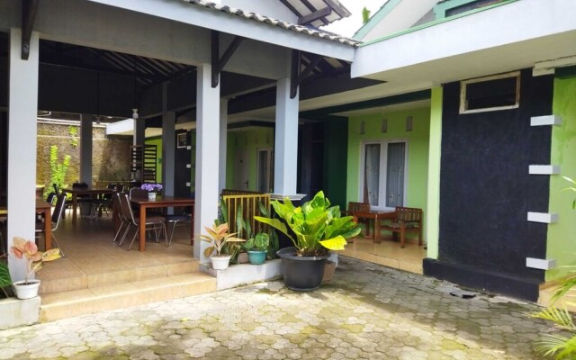 Wimbo Hotel Borobudur