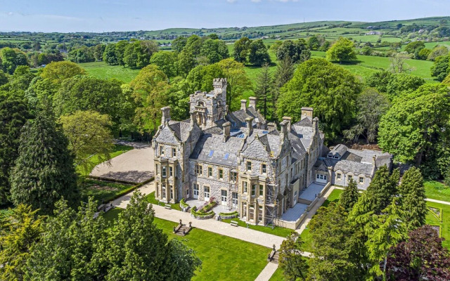 William Tower Suite Stone Cross Mansion