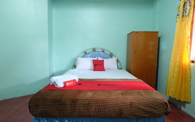 RedDoorz near Mangrove Forest Kupang