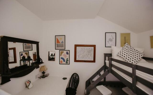 Unique, cosy, Lake District artist hideaway - 5 bd