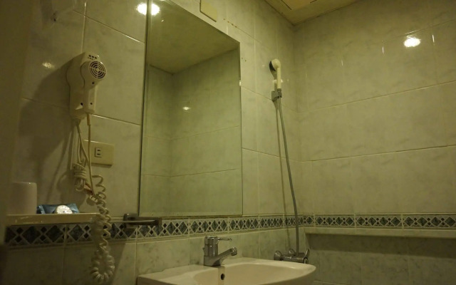 Riverside Hotel