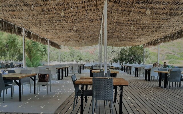 Spathi Beach Bar Restaurant & Suites