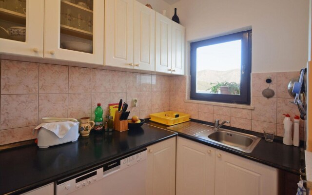 Amazing Apartment in Racisce With Wifi and 3 Bedrooms