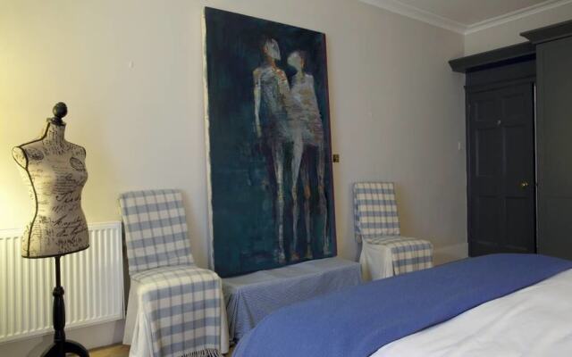 2 Bedroom Basement Flat In Edinburgh