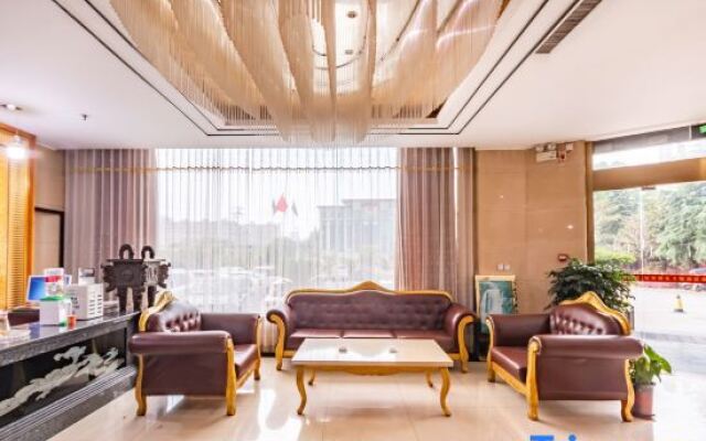 Oupai Jindi Grand Hotel (Xinyang International Trade City East Railway Station)