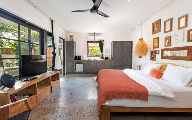 Villa Lora by Villa Finder