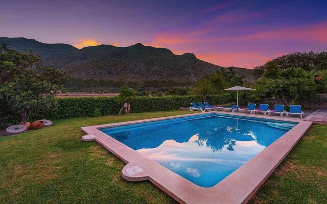 Villa - 4 Bedrooms with Pool and WiFi - 108751