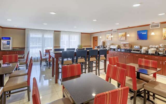 Comfort Inn & Suites Charleston Airport Convention Center