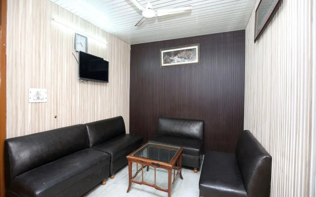 OYO 16736 Hotel Hm Crystal