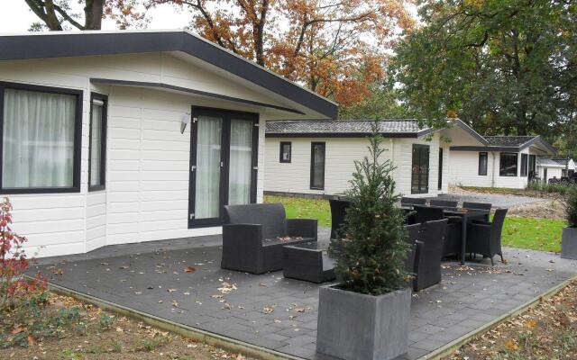 Well Kept Chalet With Dishwasher, Near Maastricht