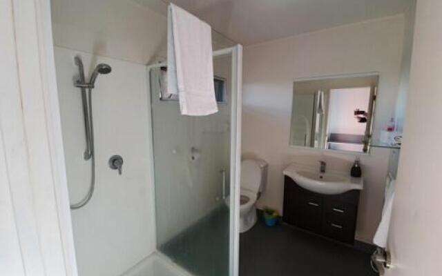 Oasis Motel & Holiday Park