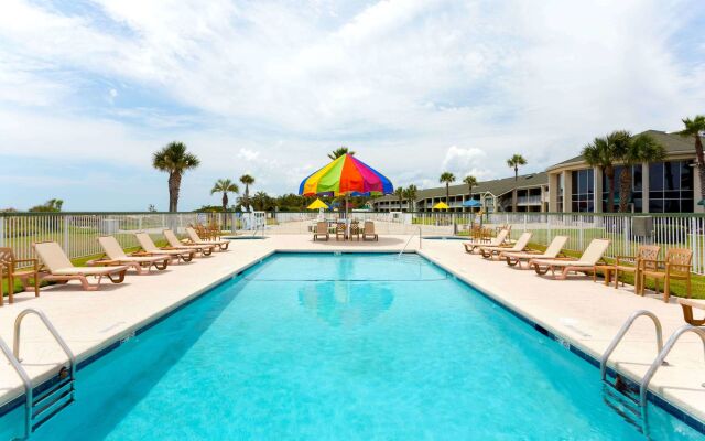 Days Inn & Suites by Wyndham Jekyll Island