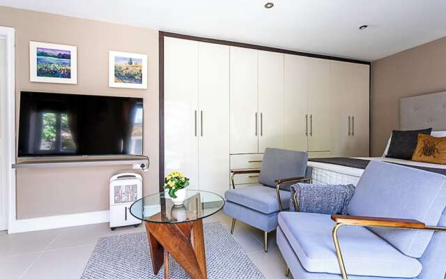 Charming Garden Studio