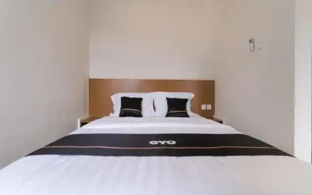 Super OYO Collection O 90023 Damar Kusumo Guest House