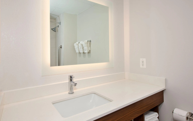 Holiday Inn Express Hotel & Suites Warrenton by IHG