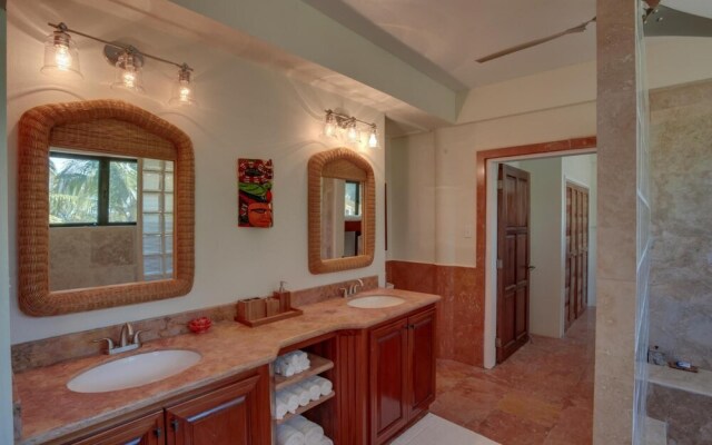 Villa Mission Bay in Belize City