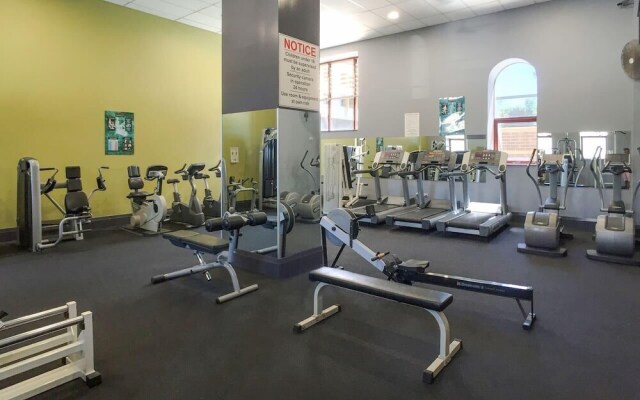 Ample Space In This 1 Bed Apt Also With Pool/Gym