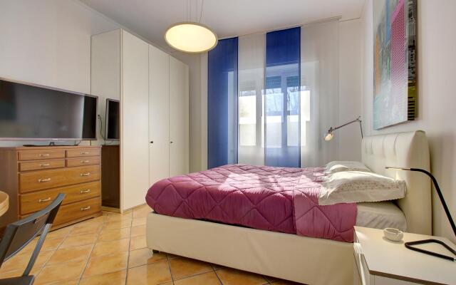 VOMERO-ROSSINI restored, 4 pax, 2 bath, wifi, aircond