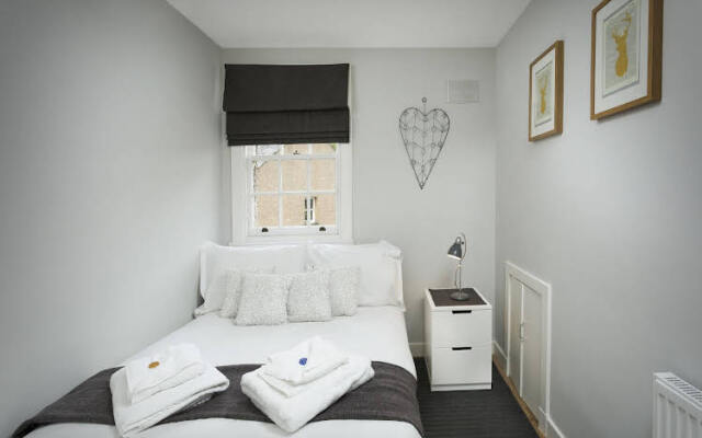 Newly Refurbished Apartment on the Historic Royal Mile