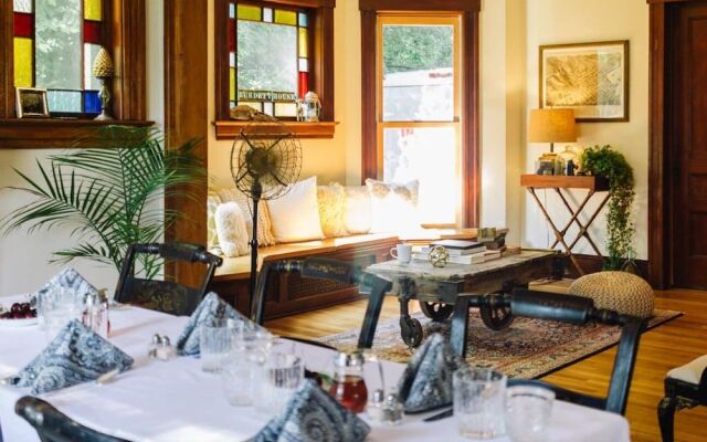 Burdett House Bed & Breakfast
