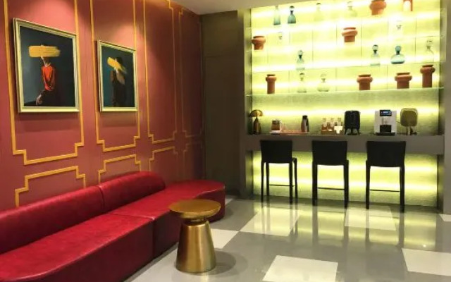 Weiting Hotel (Shanghai Bund Nanjing East Road Pedestrian Street)