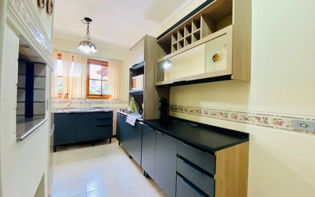 Cobertura ao Lado da Rua Torta  Gramado