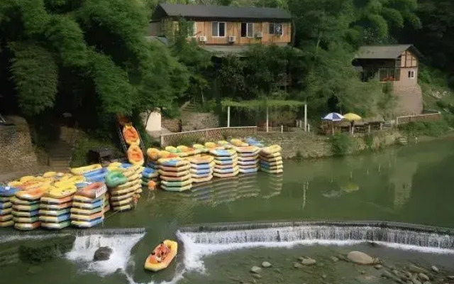 Qingcheng · Homestay in the Misty Rain