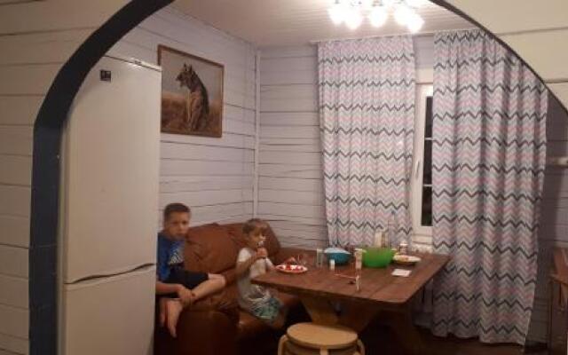 Guest House Dom S Bilyardom