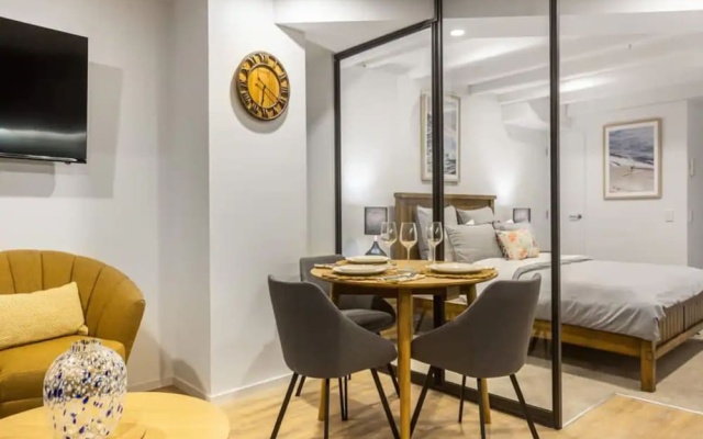 Condo in Queen St CBD w Pool and Gym Zodiak Stays – Guest Rooms – Auckland