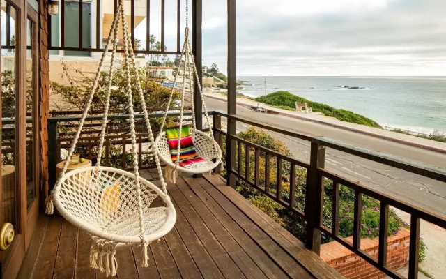 Fleetwood - Retro Modern Oceanfront Home w Two Expansive Patios