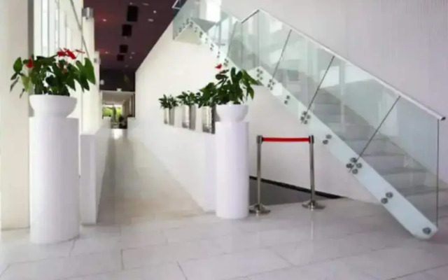 Cosy Renovated 1 Bedroom Apartment in CBD Hotel