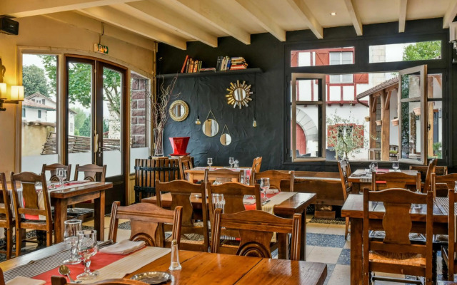 Logis Hôtel Mendi Alde