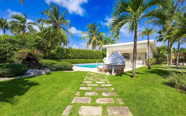 Villa Desiree 5BR Cocotal Luxury Villa Pool Maid
